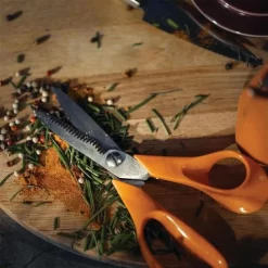 Scissors With Serrated Blades - Classic Multi-purpose - Right-handed 18 cm - Fiskars 8 Scissors With Serrated Blades - Classic Multi-purpose - Right-handed 18 cm - Fiskars -Avery Store AIG7271520